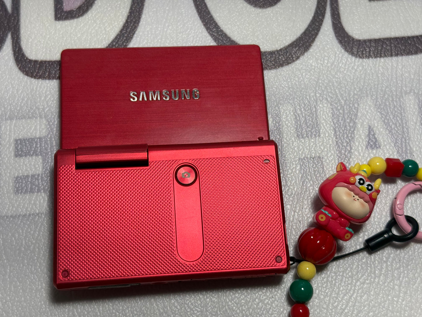 Samsung MV800 Flip-out Touch Screen Vlog Digital Camera 16.2 Megapixel