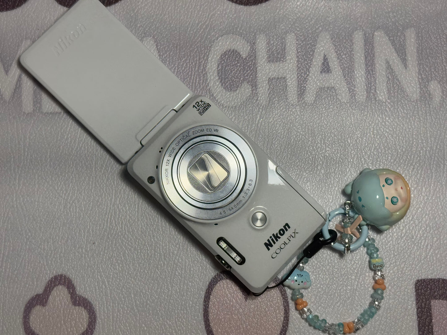 Nikon COOLPIX S6900 16.0MP Digital Camera - White