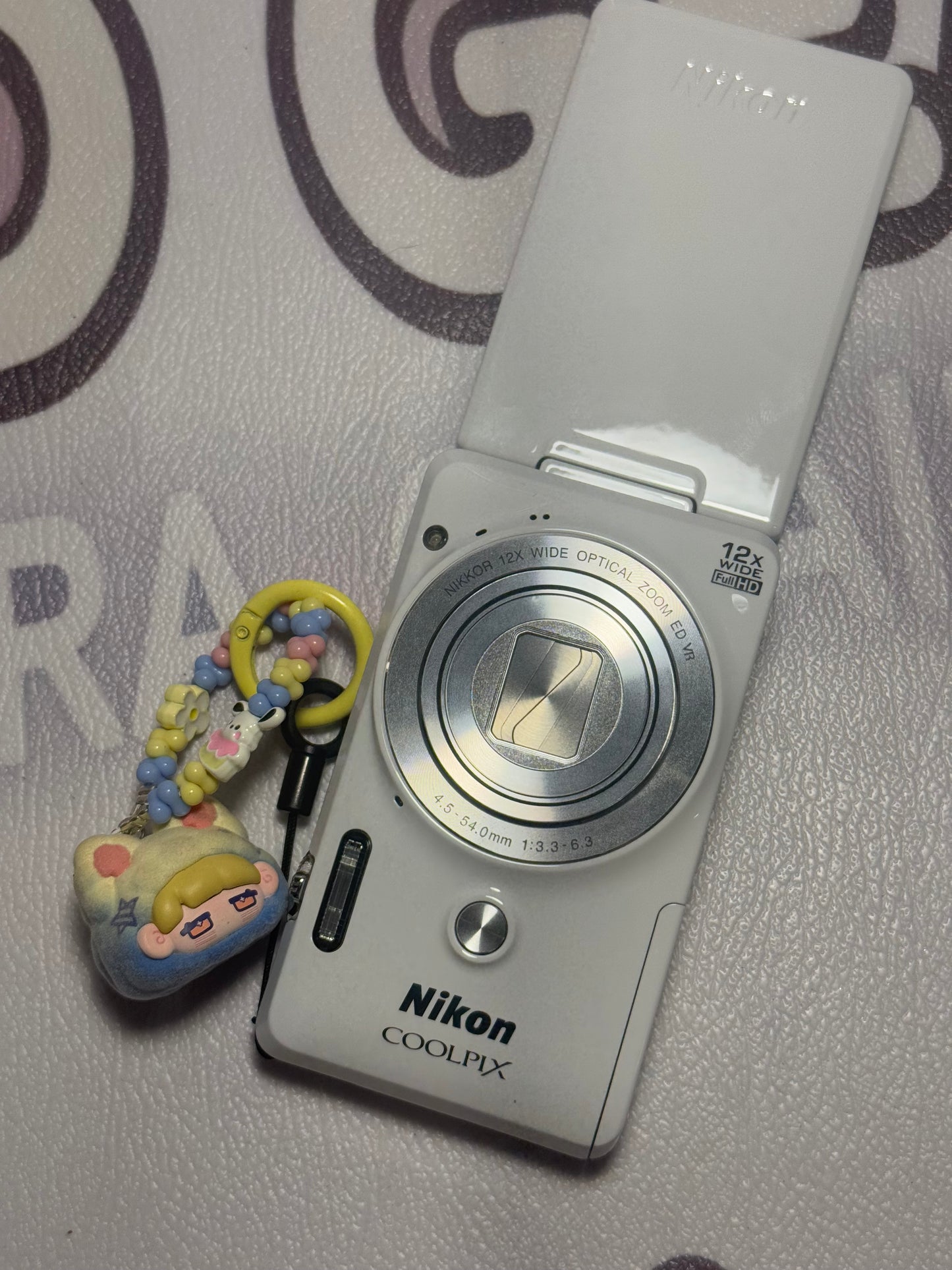 Nikon COOLPIX S6900 16.0MP Digital Camera - White