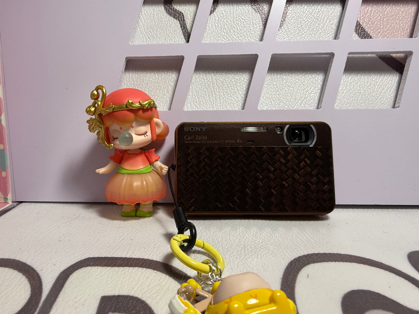 SONY Cyber Shot DSC-T99D 14.1MP Digital Camera