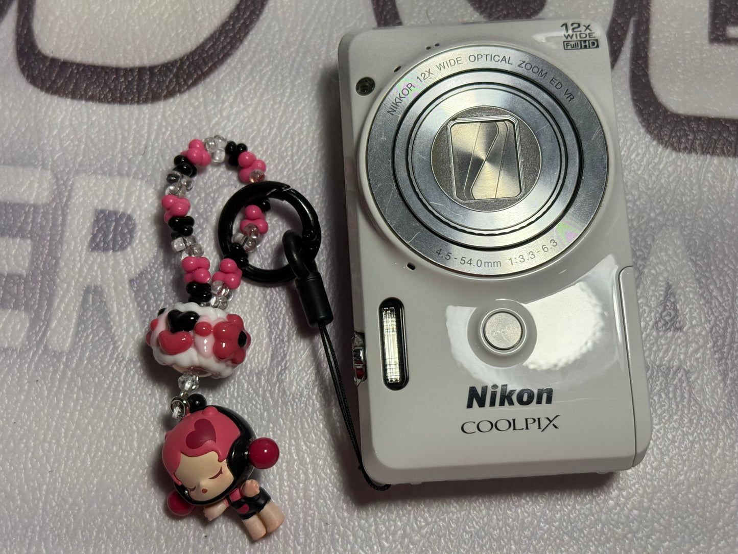 Nikon COOLPIX S6900 16.0MP Digital Camera - White