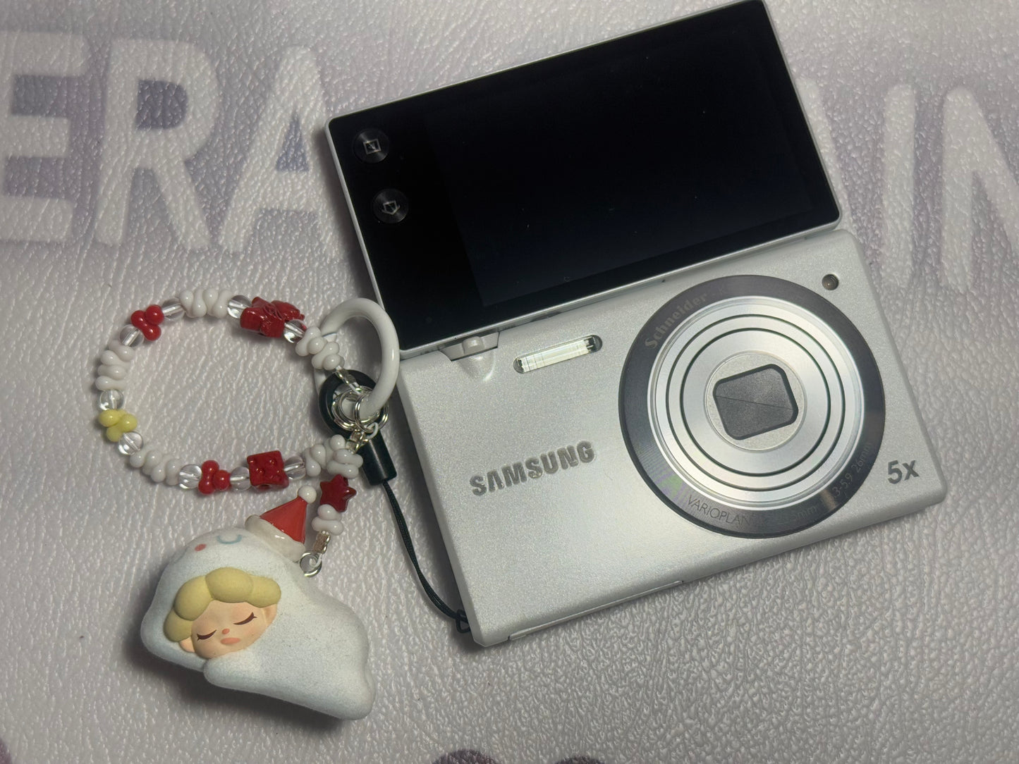 Samsung MV800 Flip-out 5x Zoom 16 Megapixels Touch English
