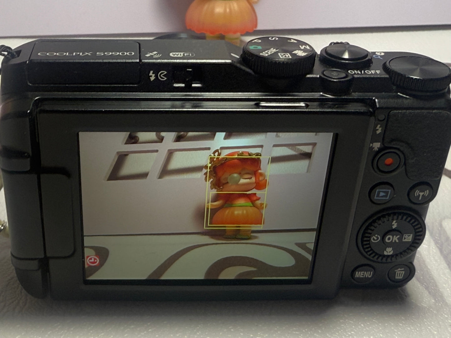 Nikon CoolPix S9900 Compact Digital Camera 16MP Full HD 30x Zoom Kit
