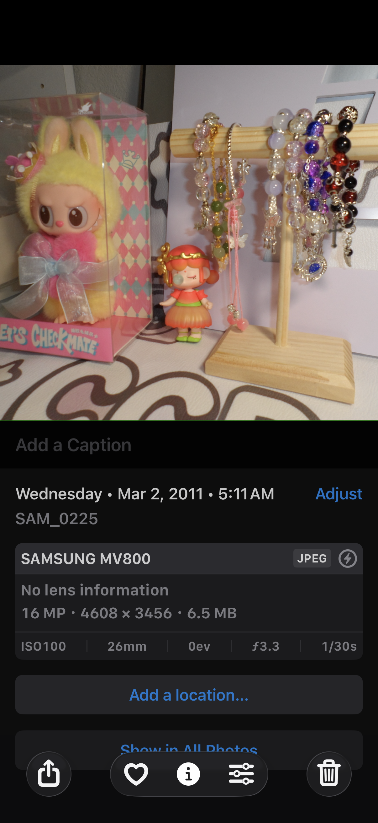 Samsung MV800 Flip-out 5x Zoom 16 Megapixels Touch English