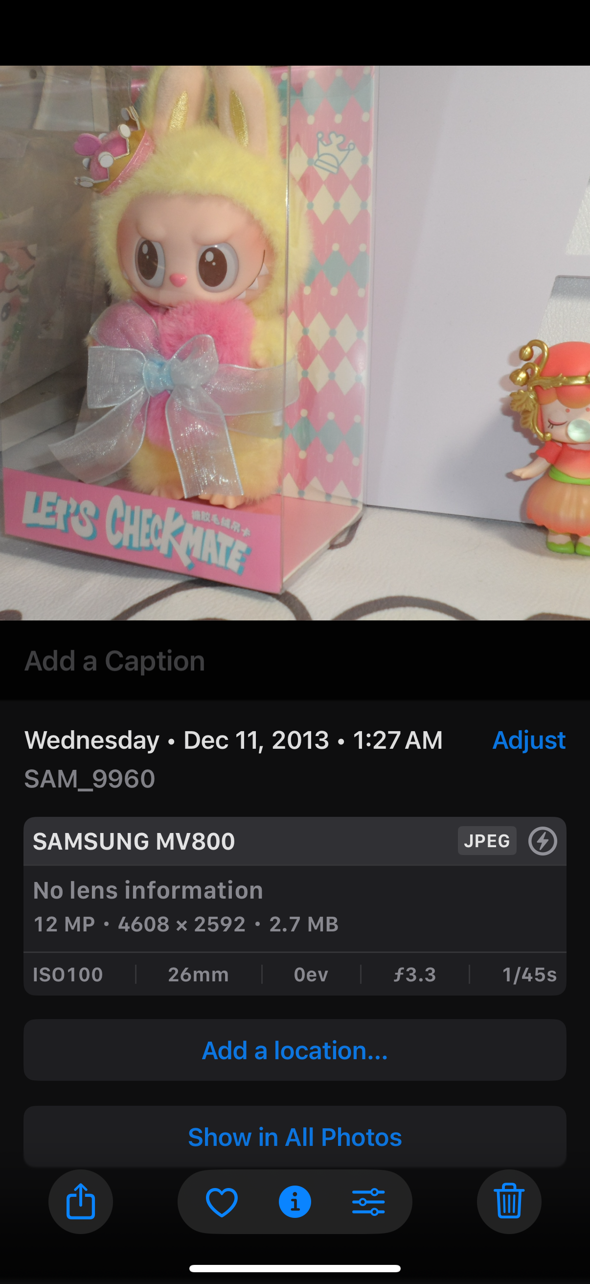Samsung MV800 Flip-out 5x Zoom 16 Megapixels Touch English
