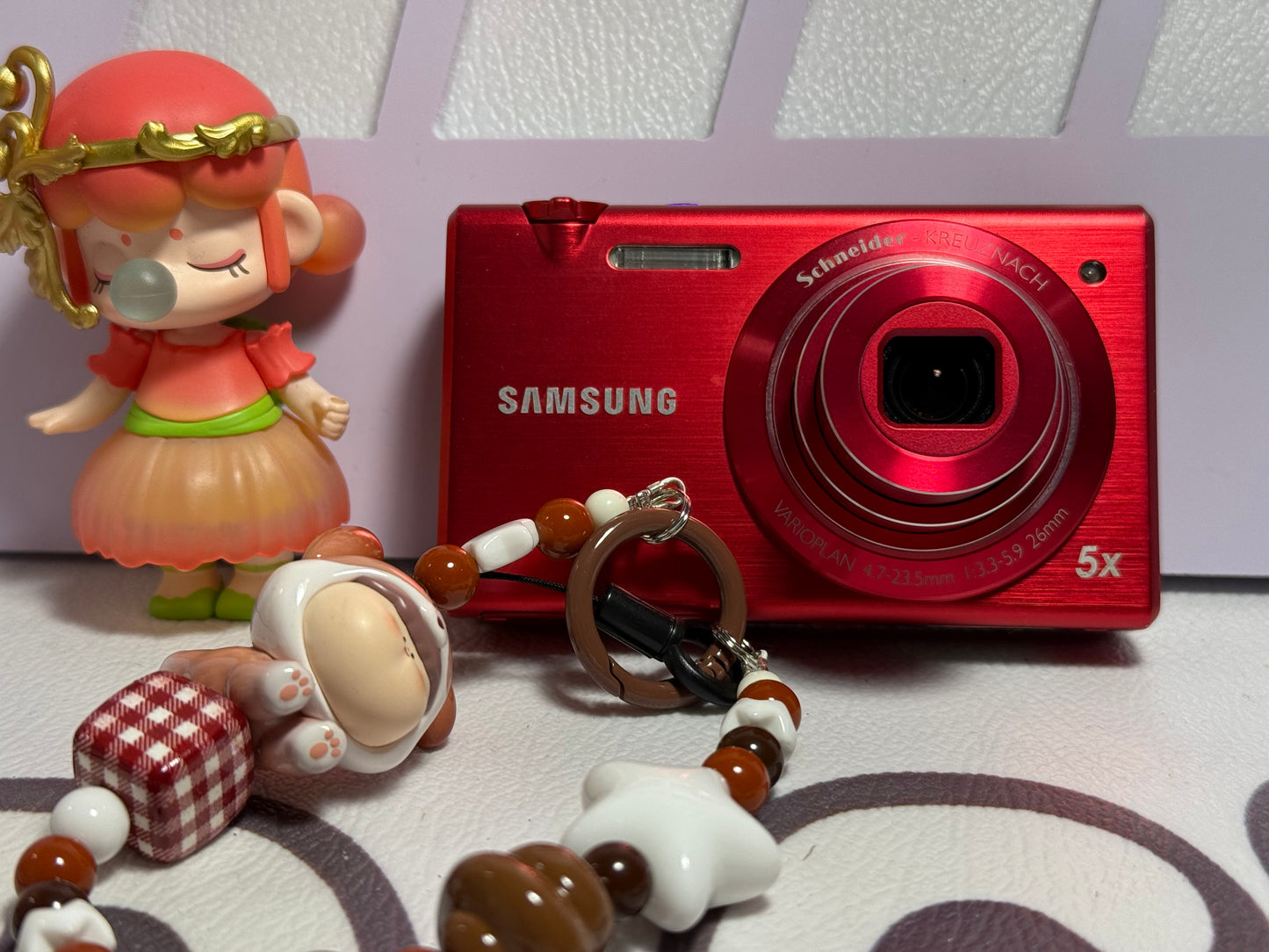 Samsung MV800 Flip-out 5x Zoom 16 Megapixels Touch English