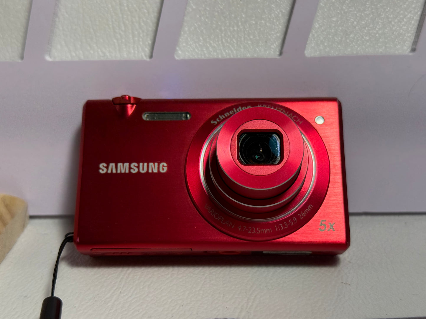 Samsung MV800 Flip-out 5x Zoom 16 Megapixels Touch English