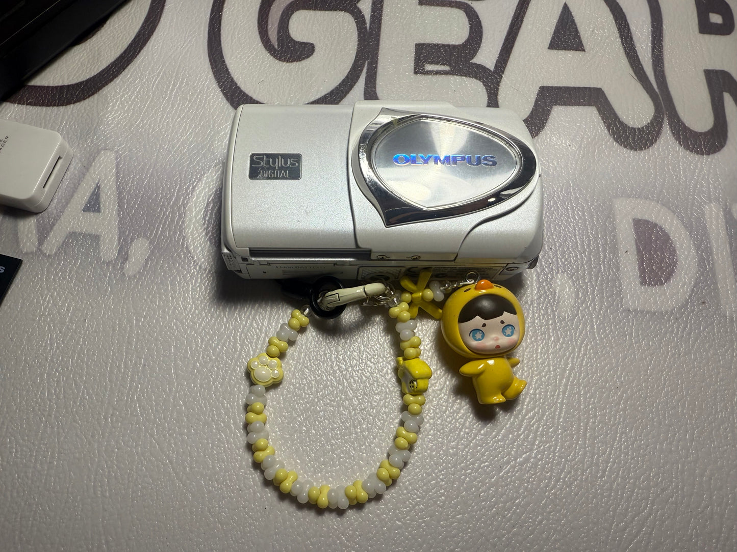 Olympus Stylus 410 Digital Camera (white)