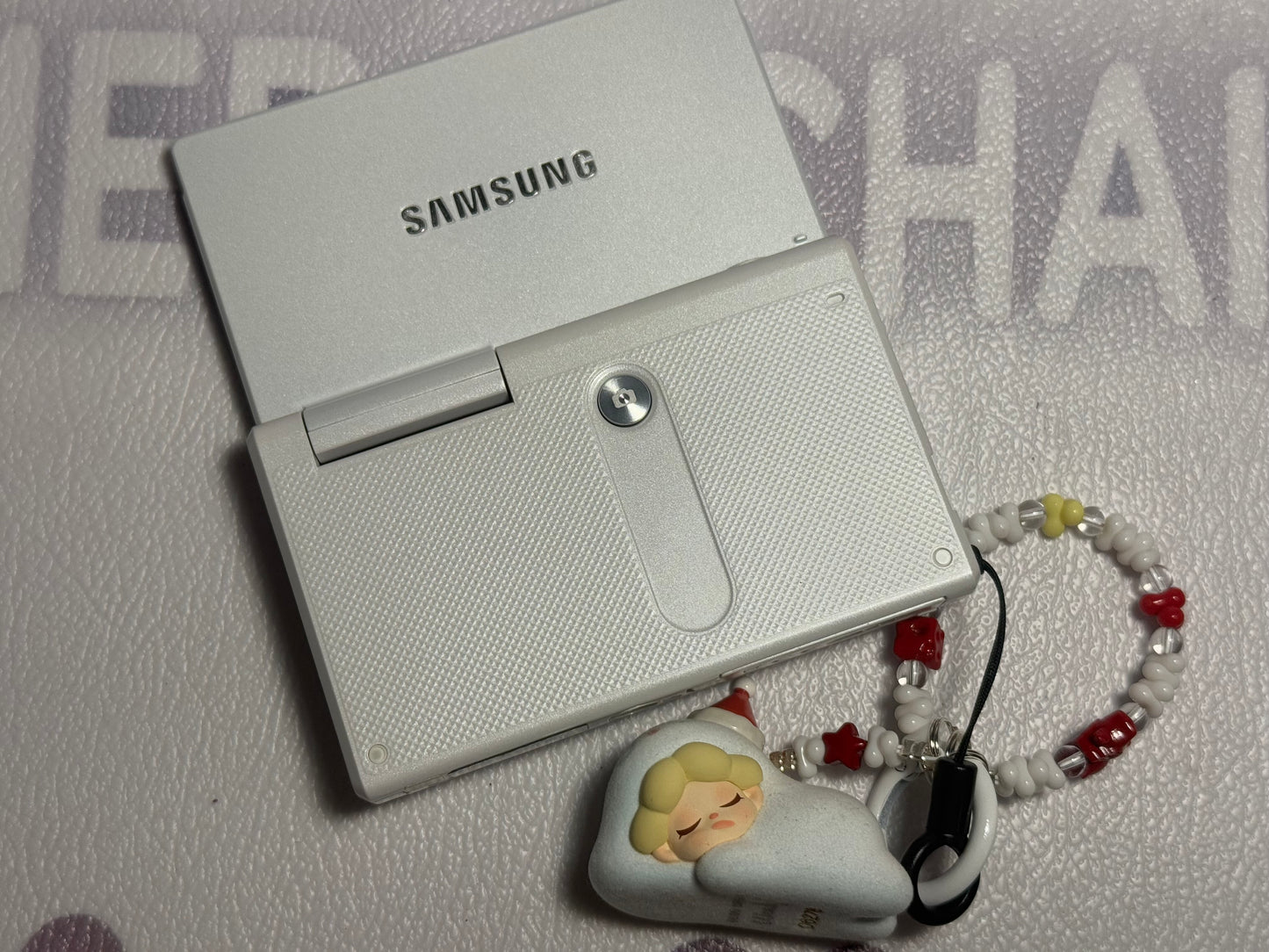 Samsung MV800 Flip-out 5x Zoom 16 Megapixels Touch English