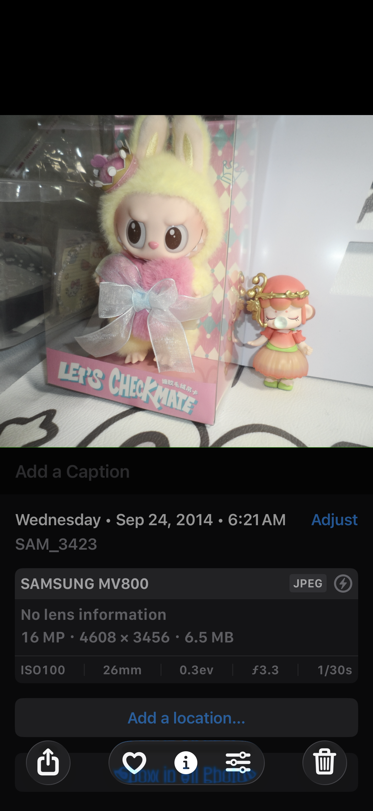 Samsung MV800 Flip-out 5x Zoom 16 Megapixels Touch English