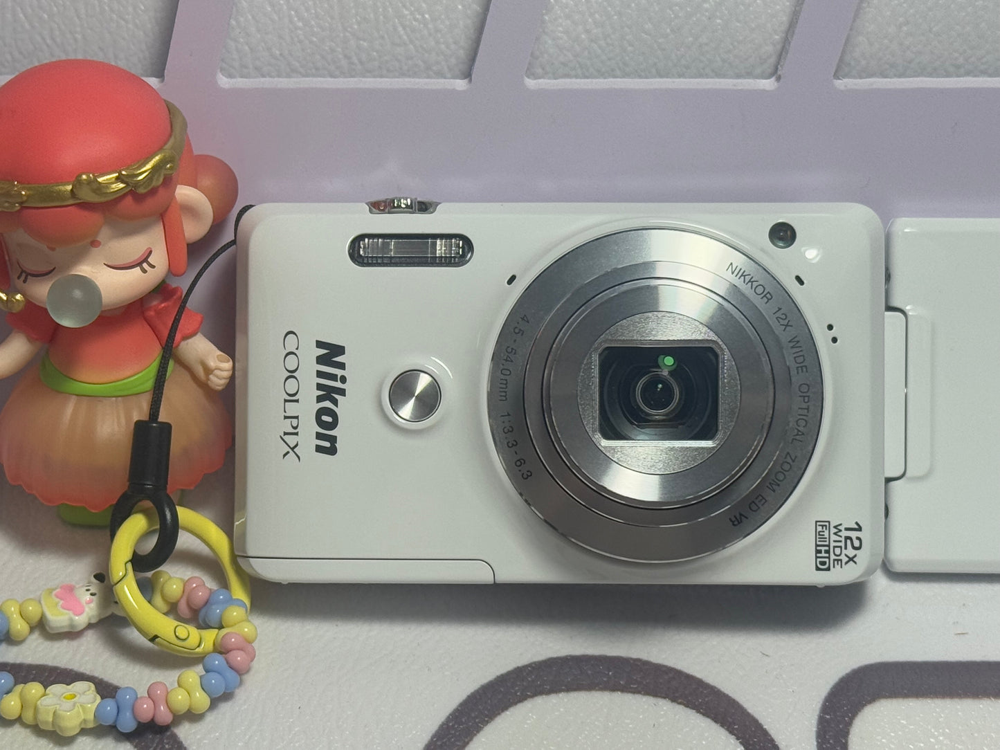 Nikon COOLPIX S6900 16.0MP Digital Camera - White