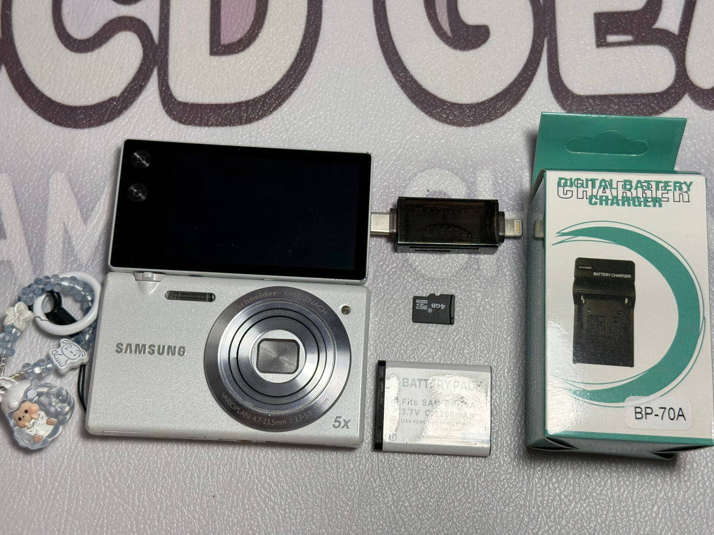 Samsung MV800 Flip-out 5x Zoom 16 Megapixels Touch English