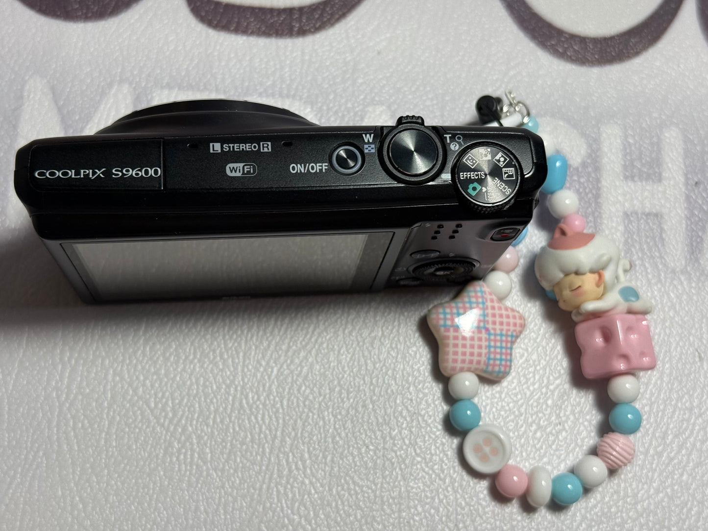 Nikon COOLPIX S9600 Compact Digital Camera 16.0MP 22x Optical Zoom