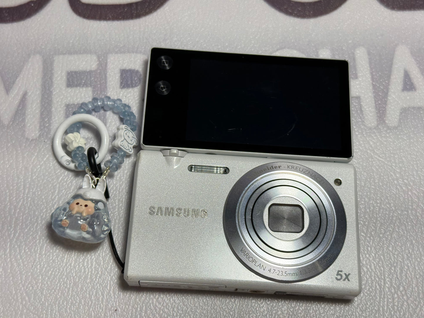 Samsung MV800 Flip-out 5x Zoom 16 Megapixels Touch English