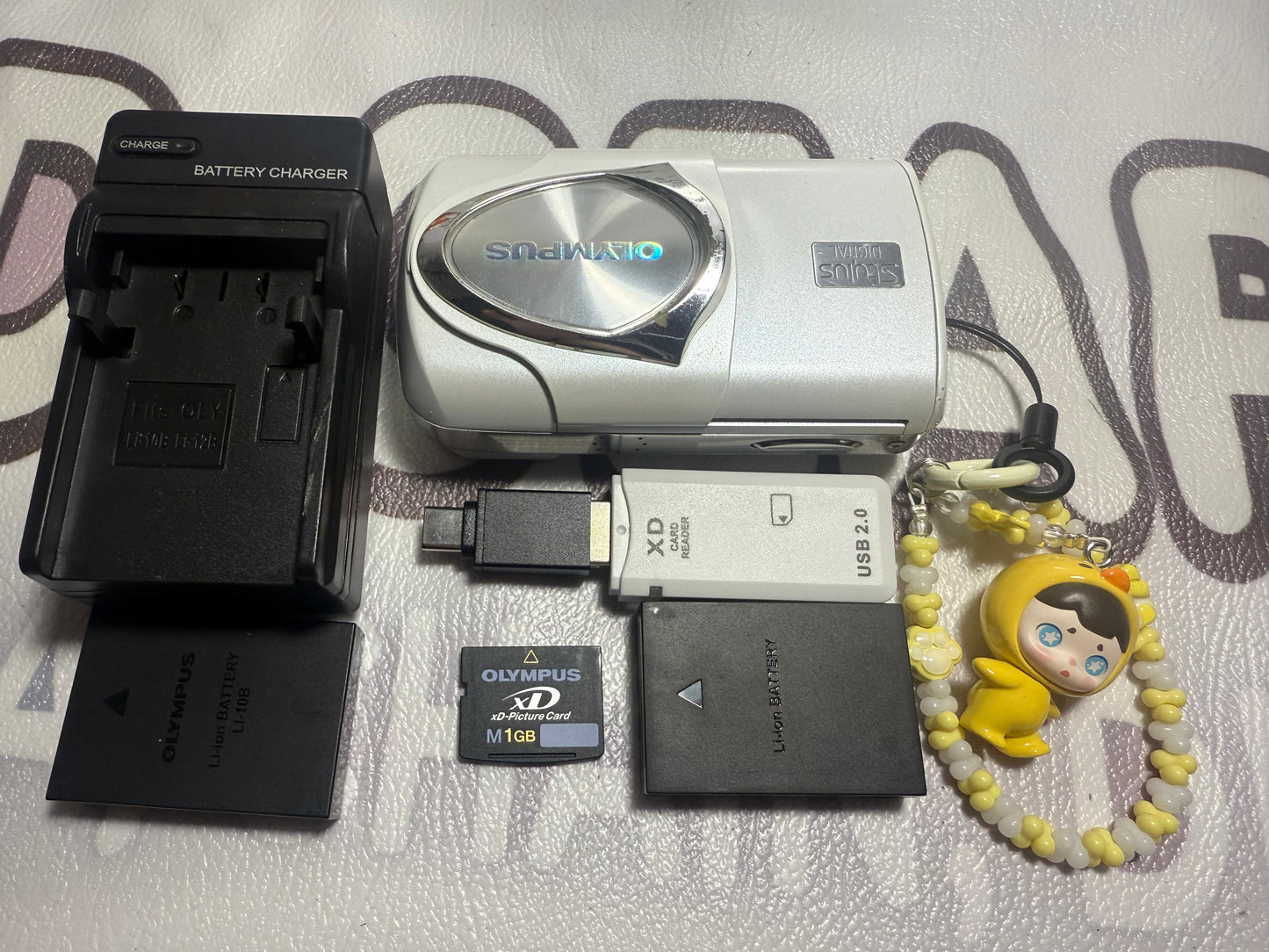 Olympus Stylus 410 Digital Camera (white)