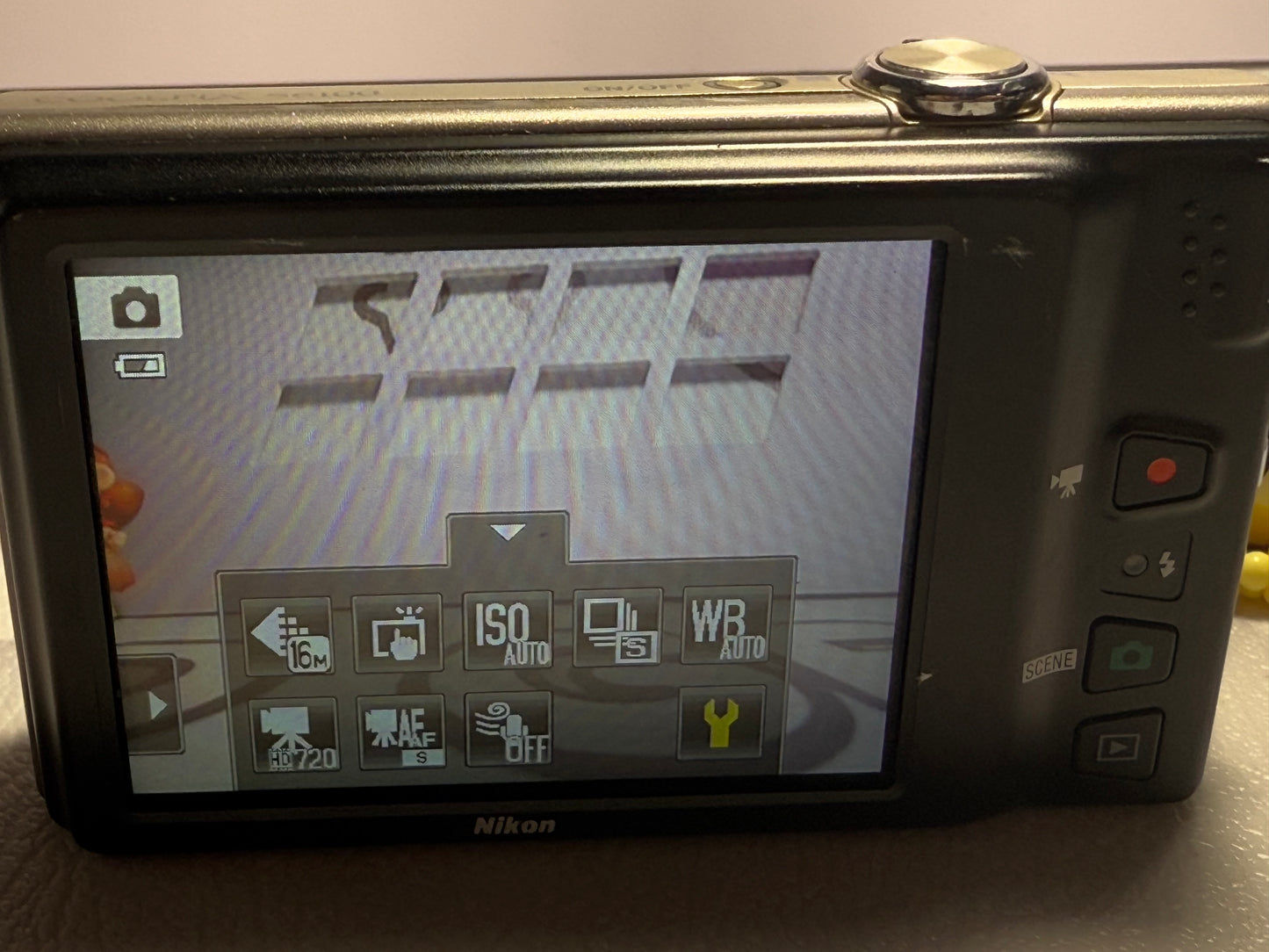 Nikon COOLPIX S6100 Digital Camera SILVER 16.0MP - 7x / HD