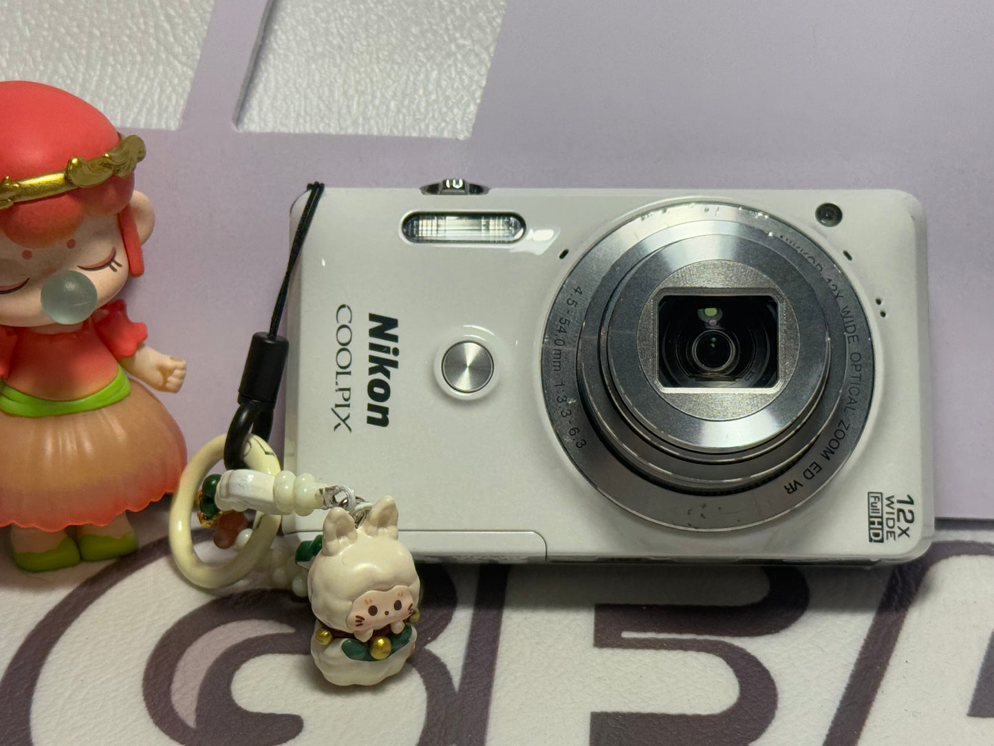 Nikon COOLPIX S6900 16.0MP Digital Camera - White