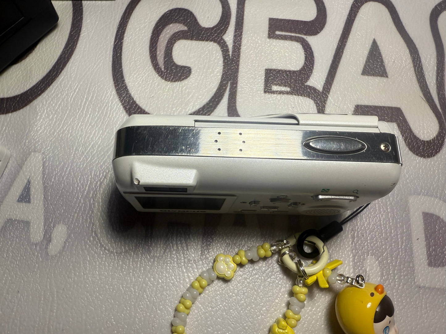 Olympus Stylus 410 Digital Camera (white)