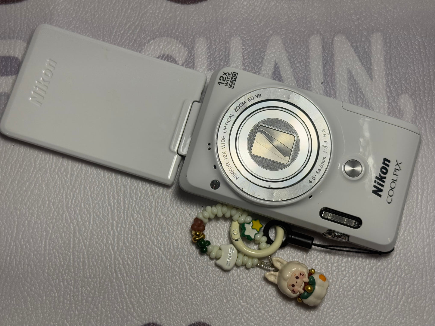 Nikon COOLPIX S6900 16.0MP Digital Camera - White