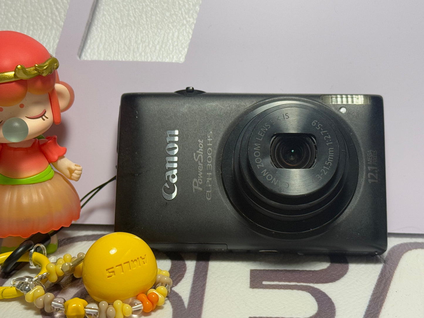 Canon PowerShot ELPH 300 HS / IXUS 220 HS 12.1MP Digital Camera - BLACK