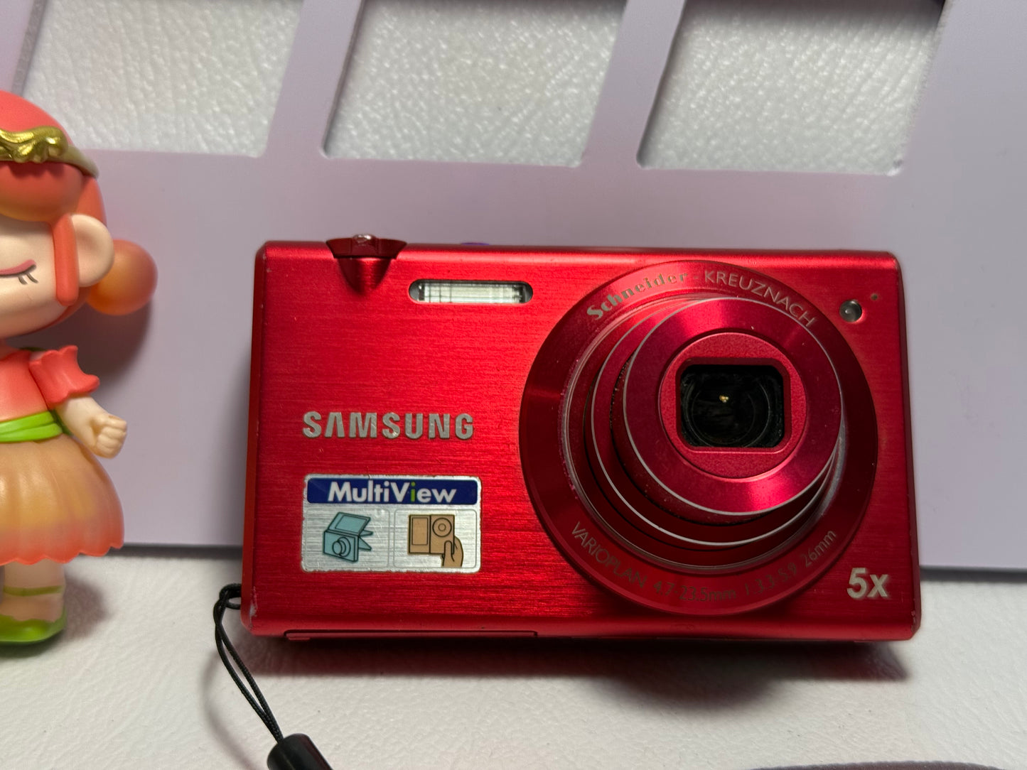 Samsung MV800 Flip-out Touch Screen Vlog Digital Camera 16.2 Megapixel