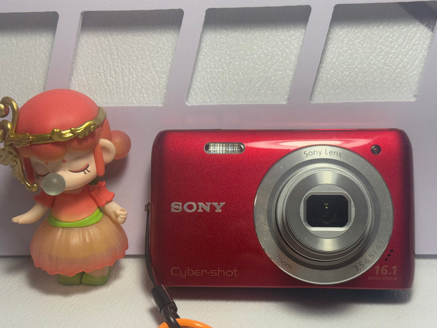 Sony DSC-W670 16.1MP Cybershot Digital Camera