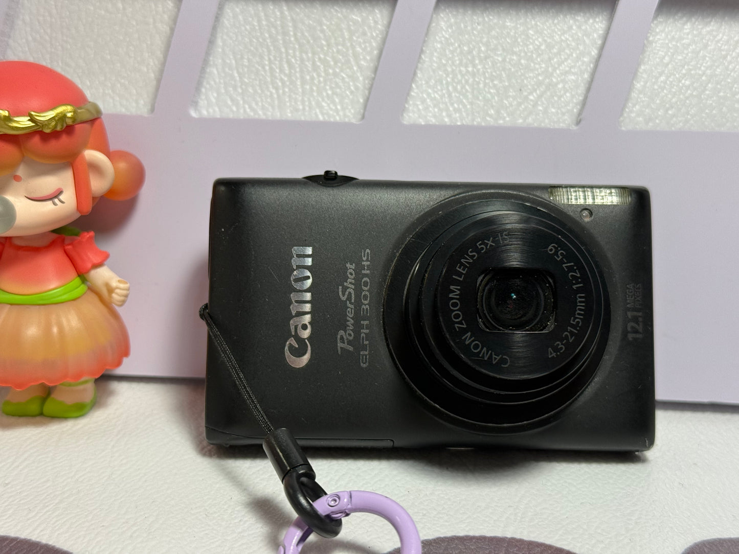 Canon PowerShot ELPH 300 HS / IXUS 220 HS 12.1MP Digital Camera - BLACK