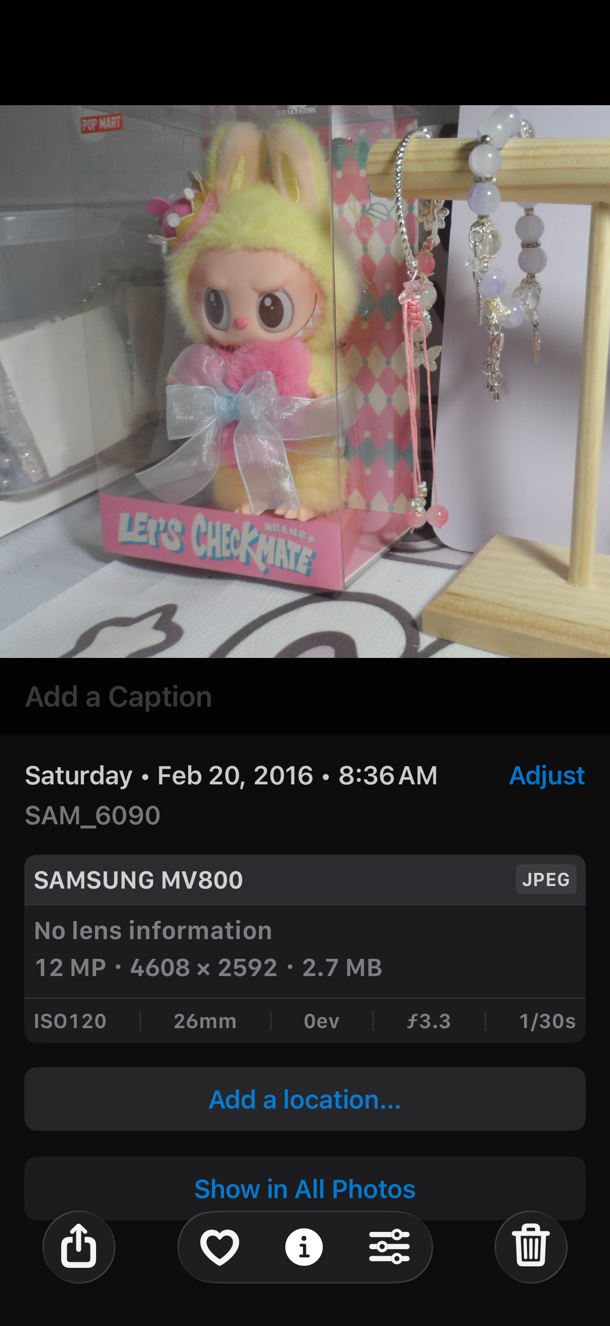 Samsung MV800 Flip-out 5x Zoom 16 Megapixels Touch English