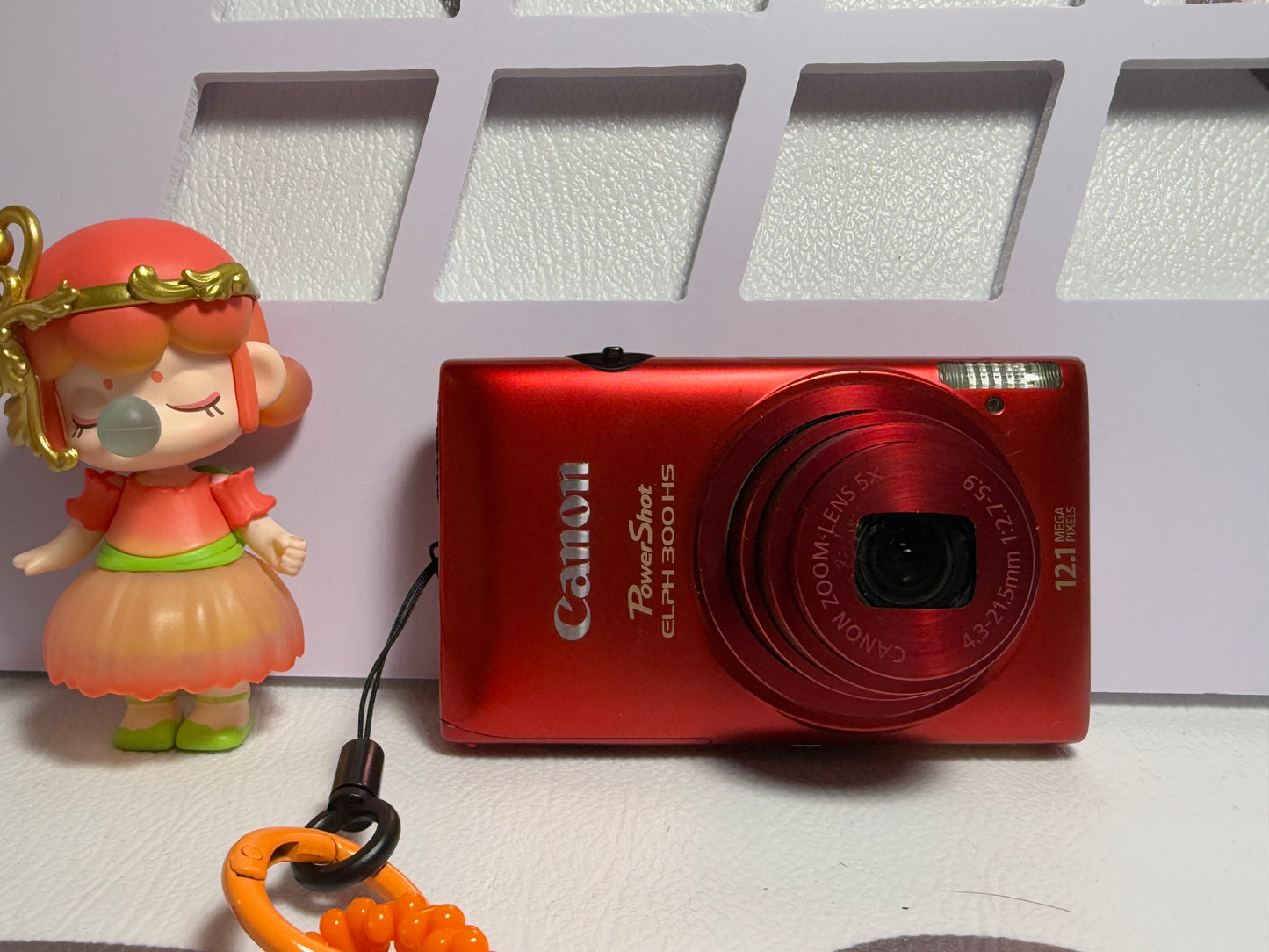 Canon PowerShot ELPH 300 HS / IXUS 220 HS 12.1MP Digital Camera - BLACK