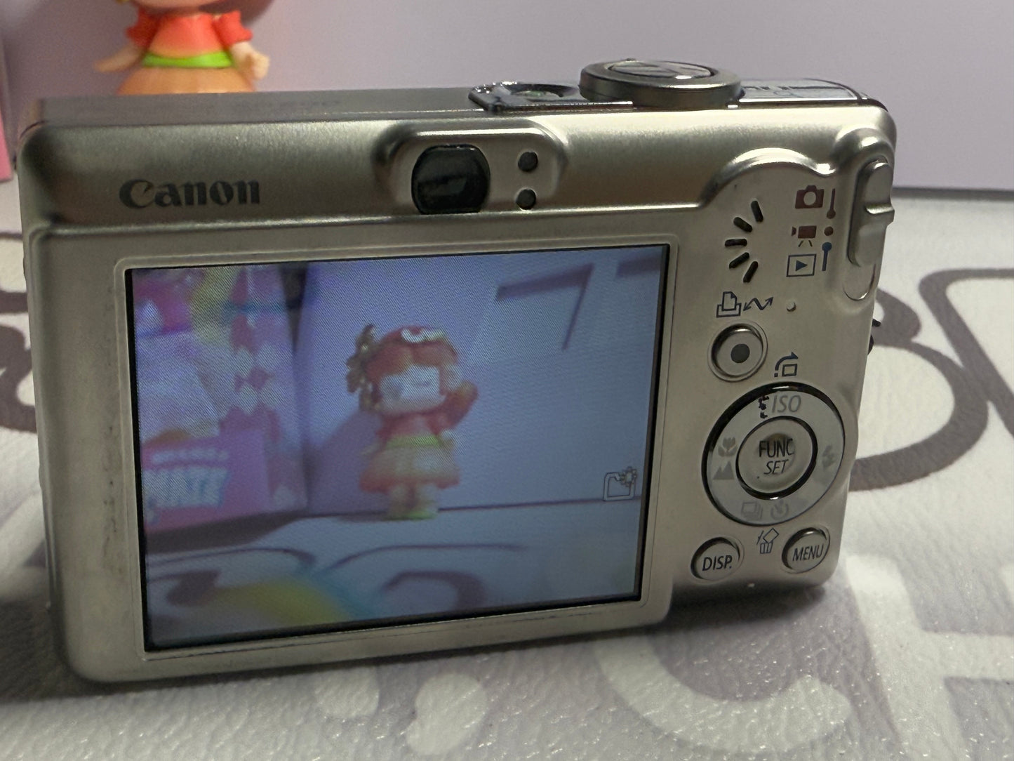Canon PowerShot SD600 （ixus60）Digital ELPH 6MP Camera