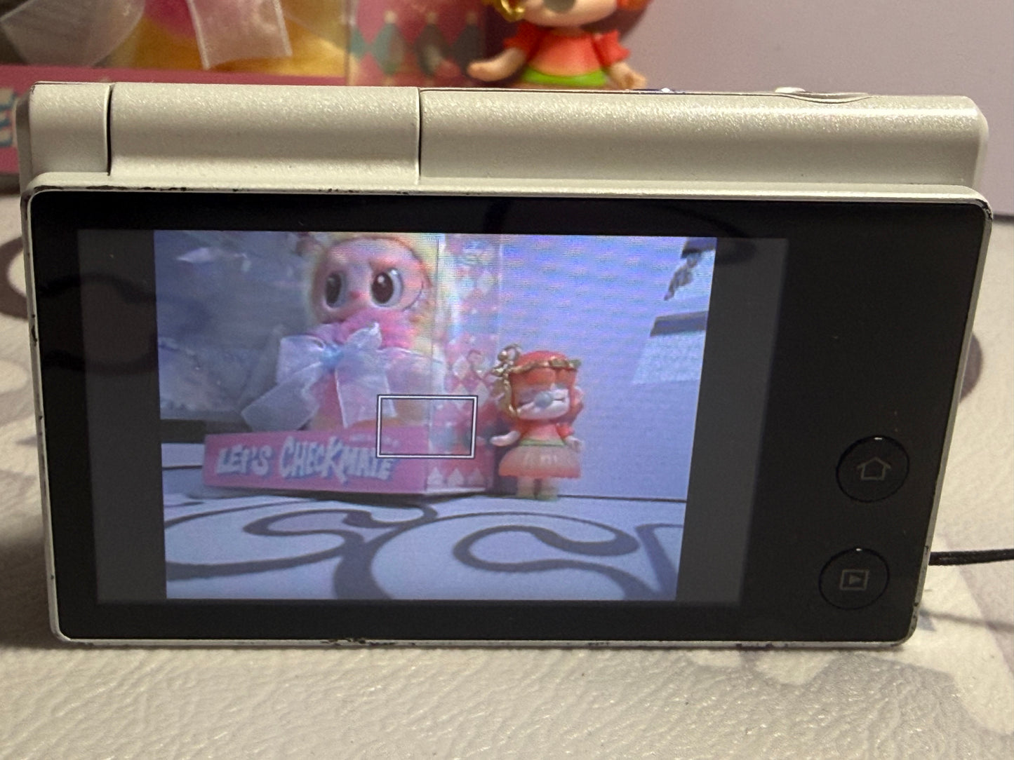 Samsung MV800 Flip-out 5x Zoom 16 Megapixels Touch English