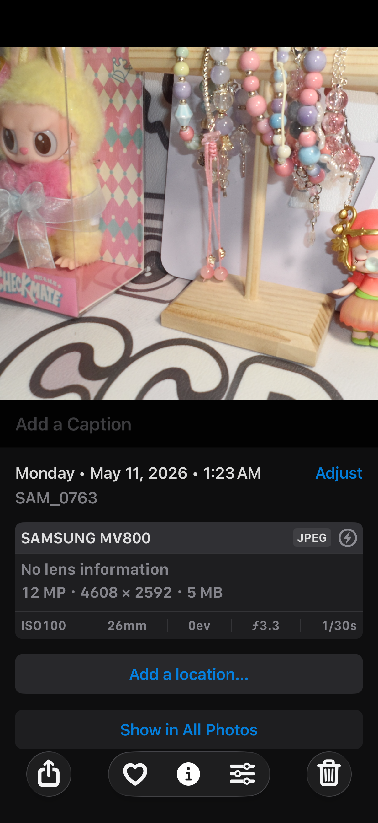 Samsung MV800 Flip-out 5x Zoom 16 Megapixels Touch English