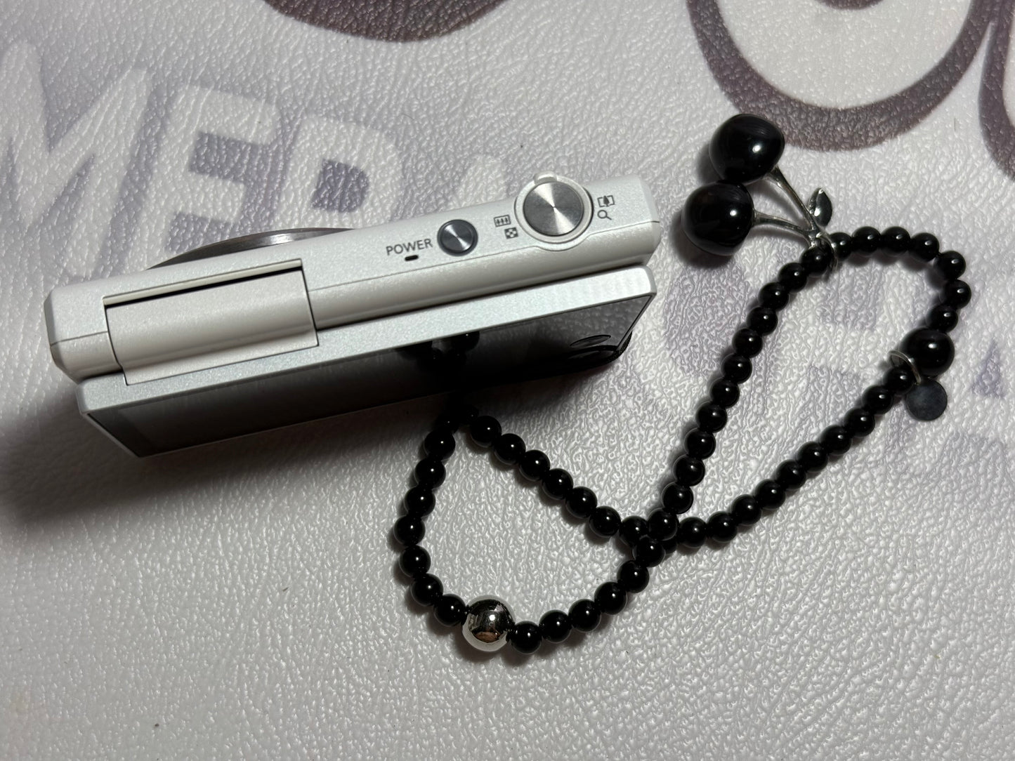 Samsung MV800 Flip-out 5x Zoom 16 Megapixels Touch English