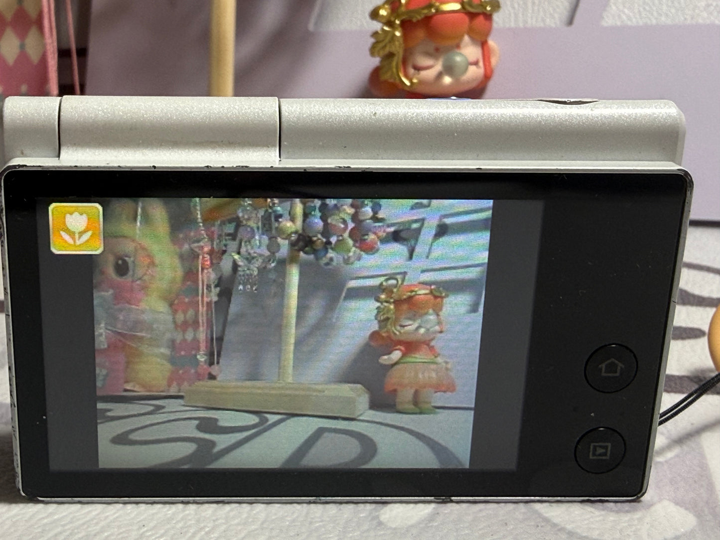 Samsung MV800 Flip-out 5x Zoom 16 Megapixels Touch English