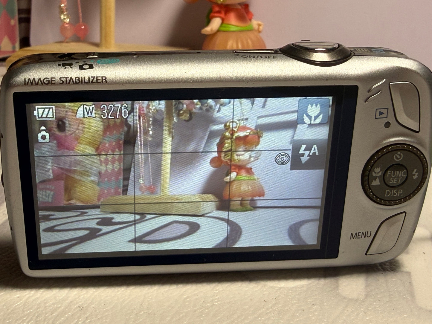 Canon IXY Digital 930 IS （IXUS200）Sliver  12.1 MP Digital Camera