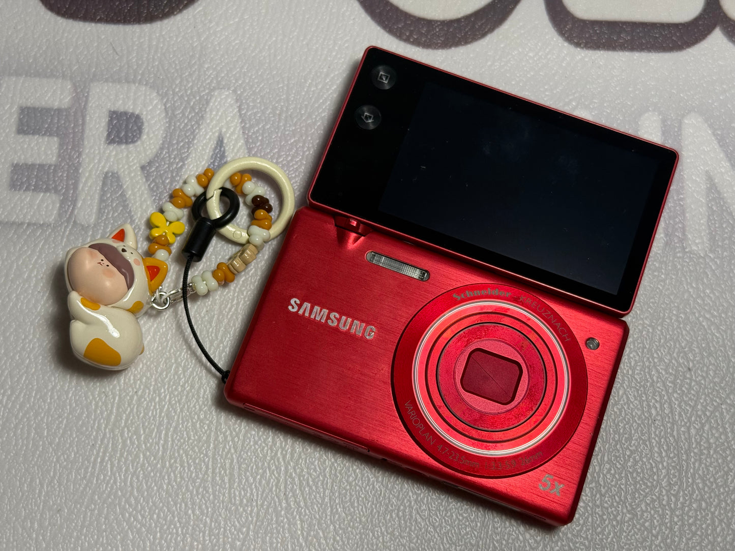 Samsung MV800 Flip-out 5x Zoom 16 Megapixels Touch English