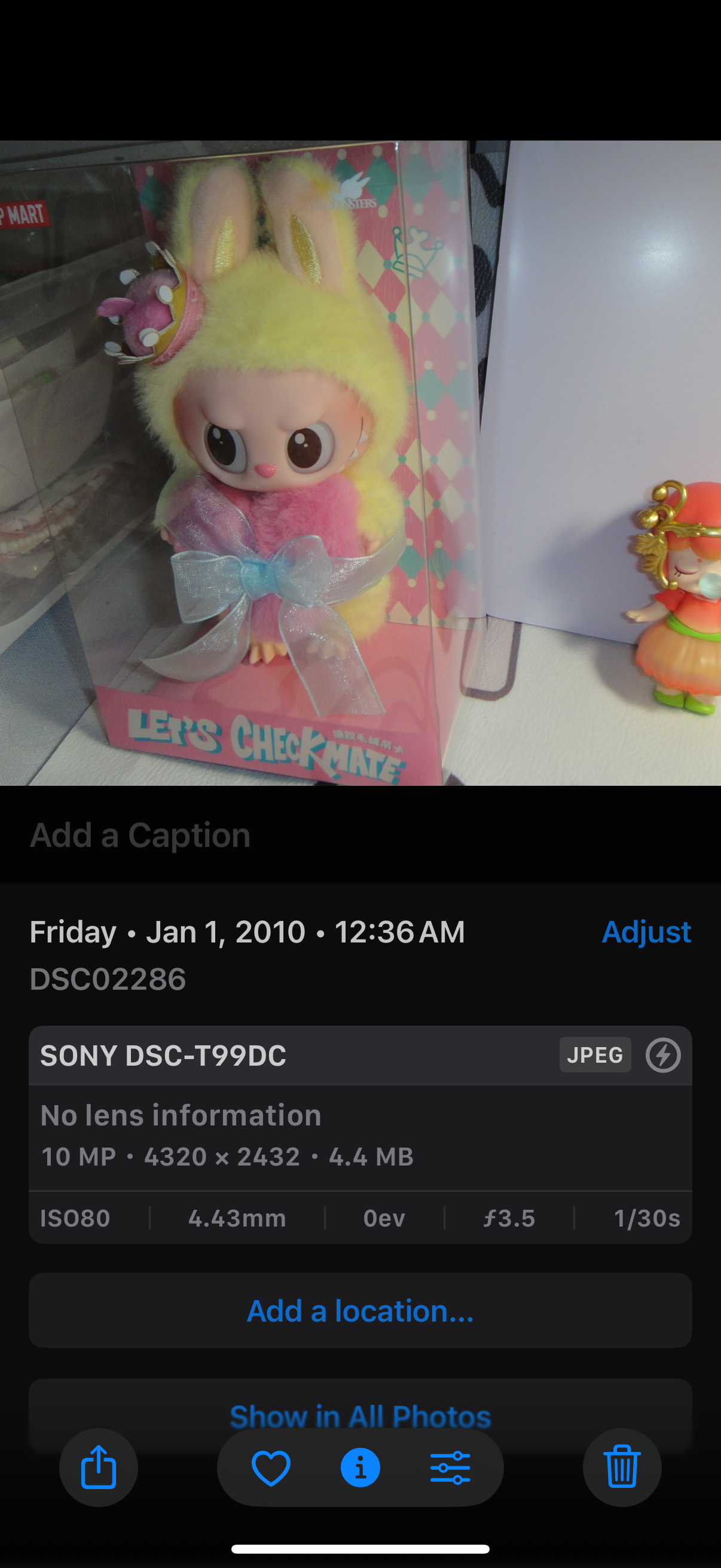SONY Cyber Shot DSC-T99D 14.1MP Digital Camera