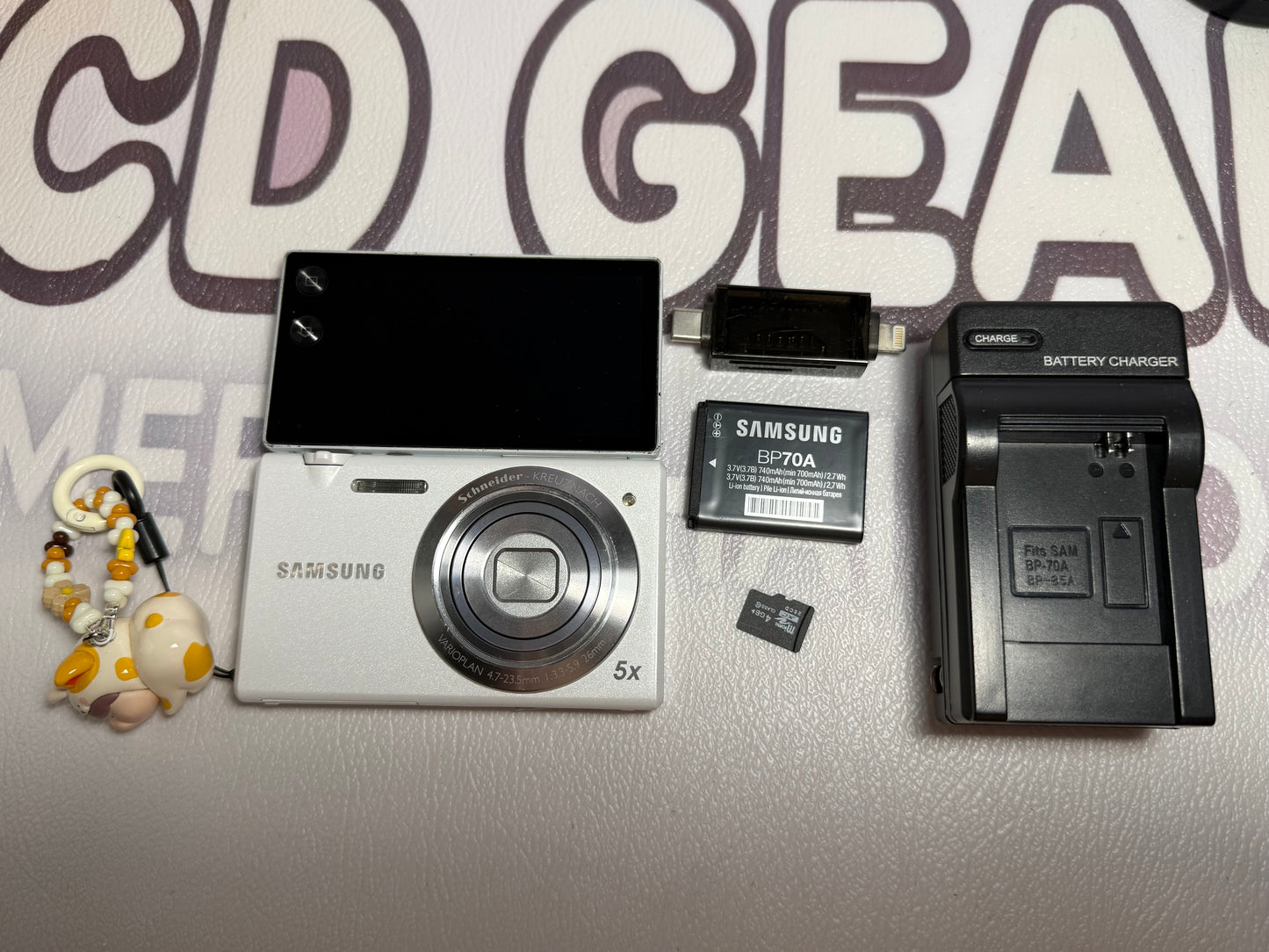 Samsung MV800 Flip-out 5x Zoom 16 Megapixels Touch English