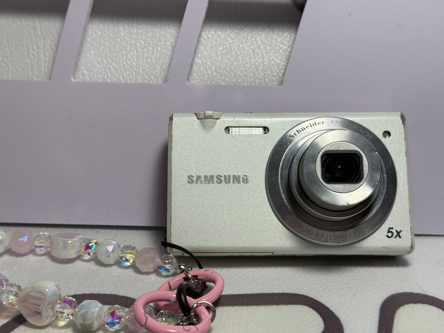 Samsung MV800 Flip-out 5x Zoom 16 Megapixels Touch English