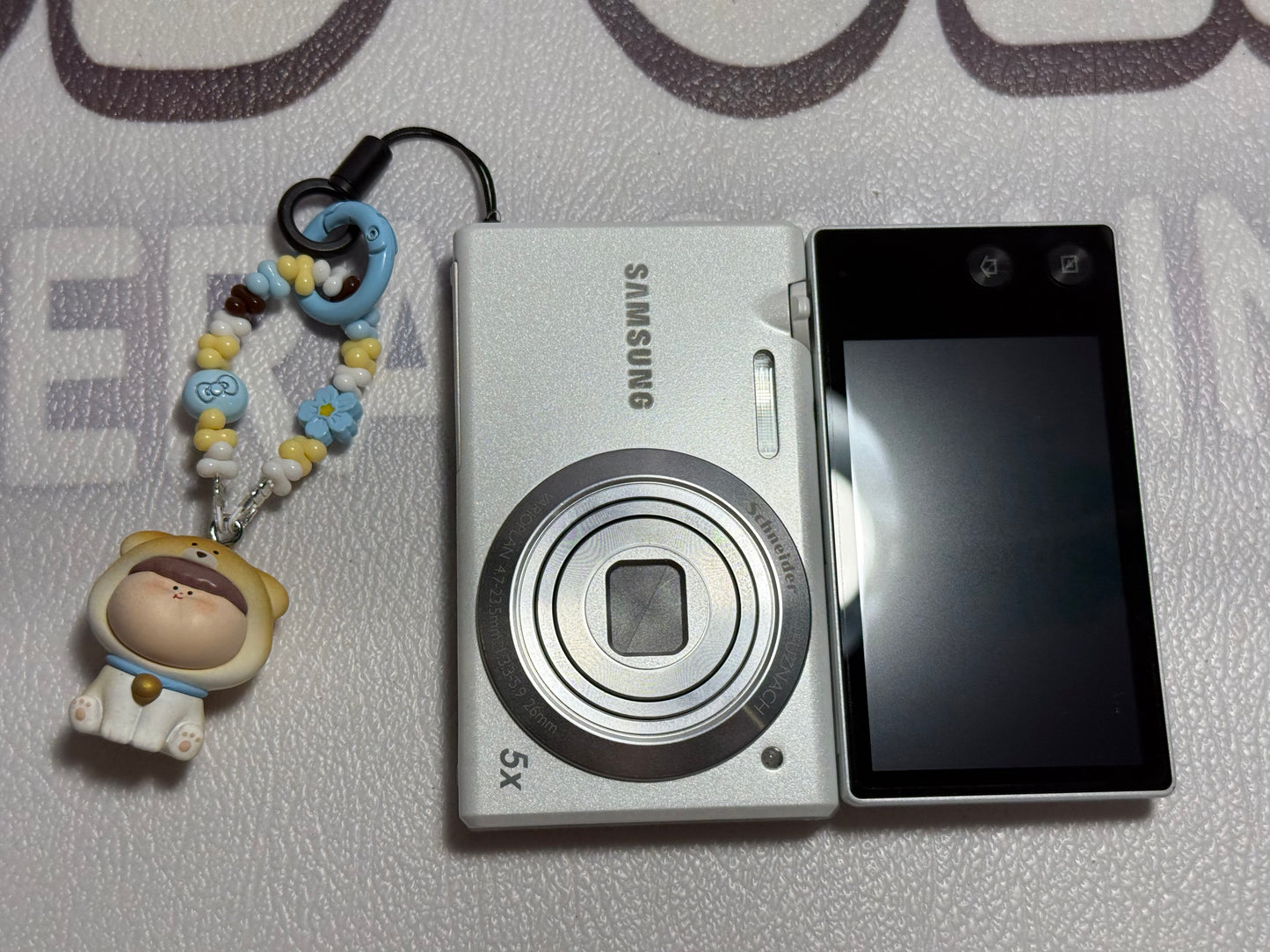 Samsung MV800 Flip-out 5x Zoom 16 Megapixels Touch English