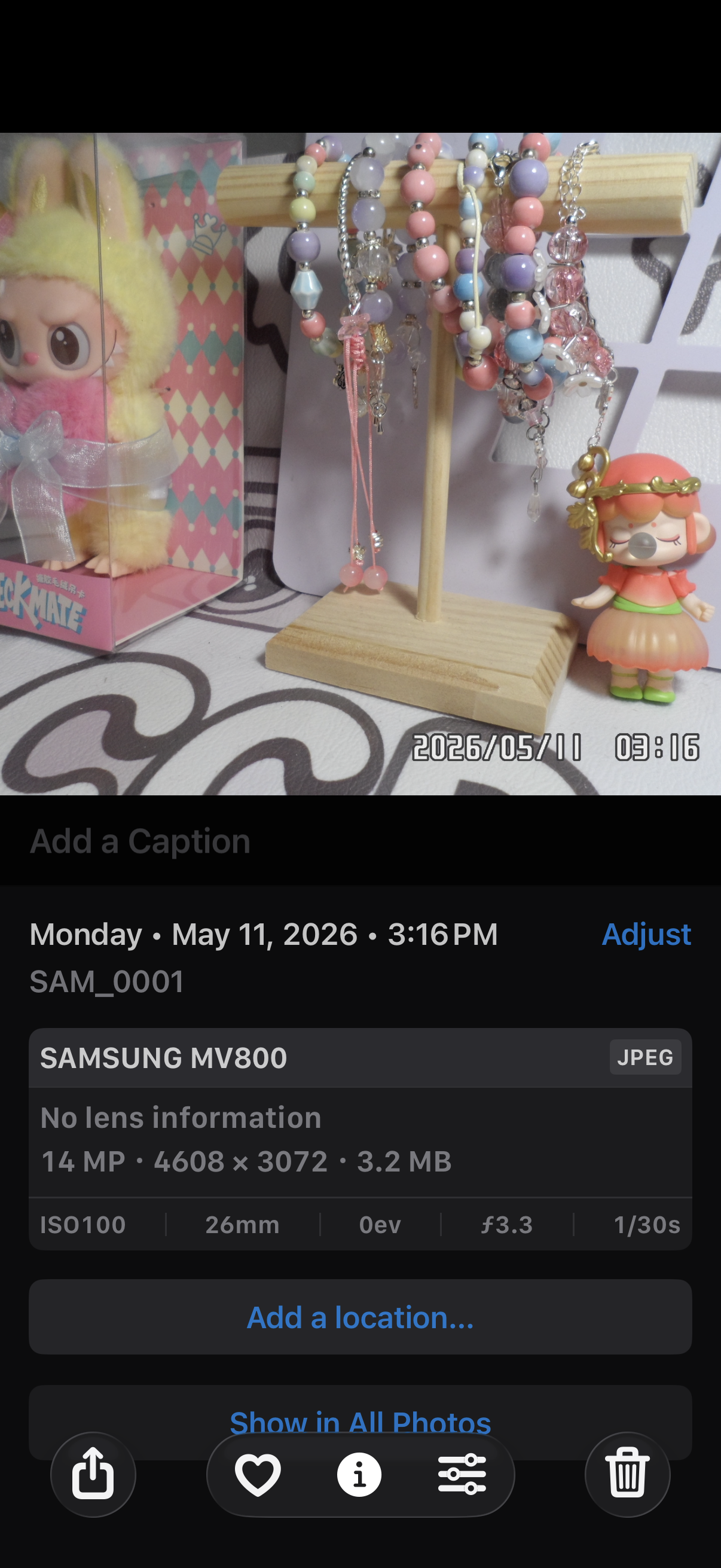 Samsung MV800 Flip-out 5x Zoom 16 Megapixels Touch English