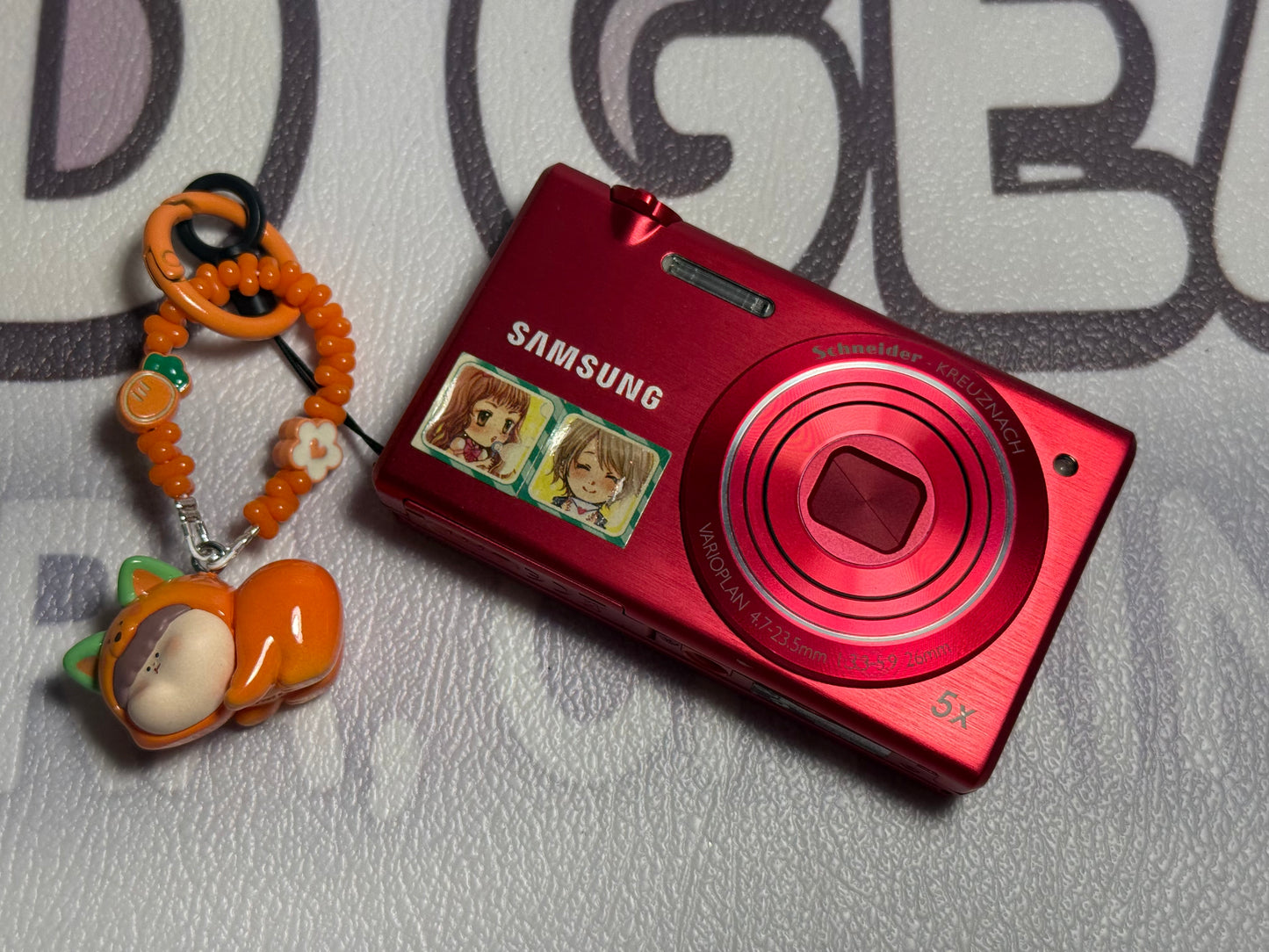Samsung MV800 Flip-out 5x Zoom 16 Megapixels Touch English