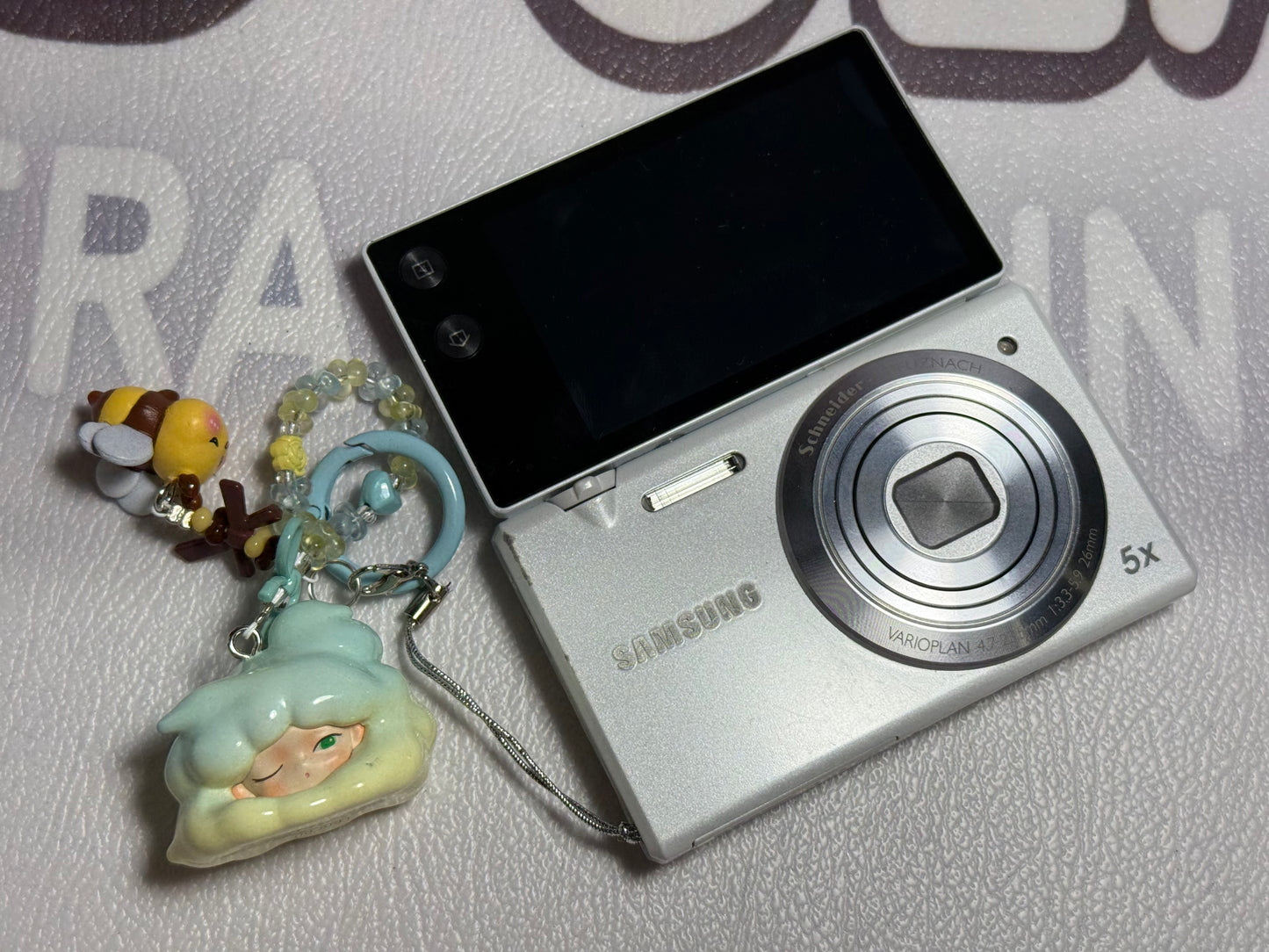 Samsung MV800 Flip-out 5x Zoom 16 Megapixels Touch English