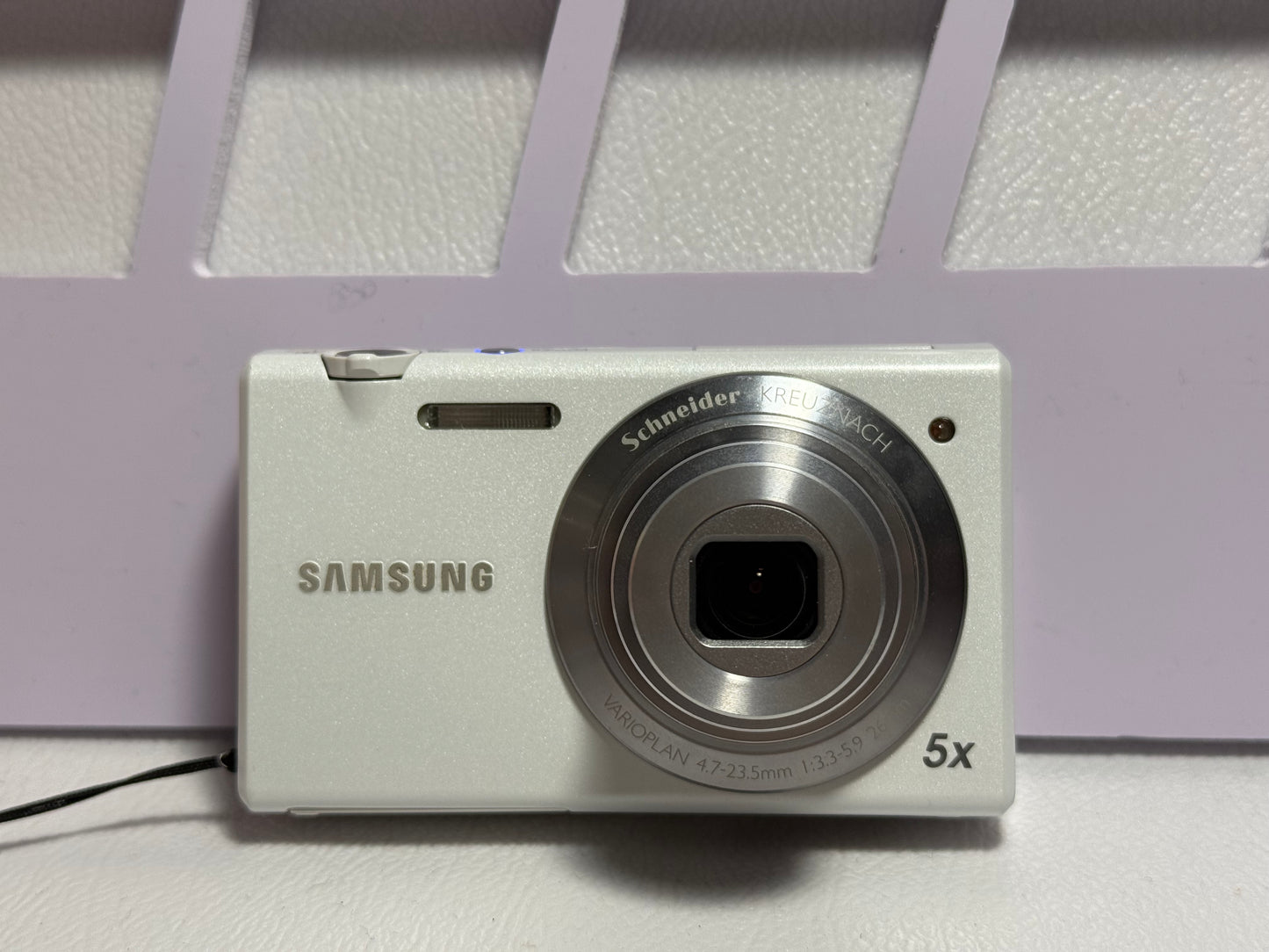 Samsung MV800 Flip-out 5x Zoom 16 Megapixels Touch English