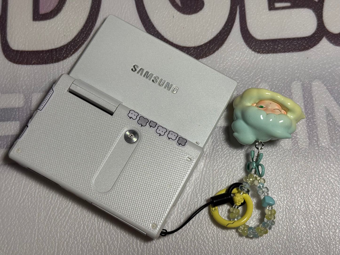 Samsung MV800 Flip-out 5x Zoom 16 Megapixels Touch English