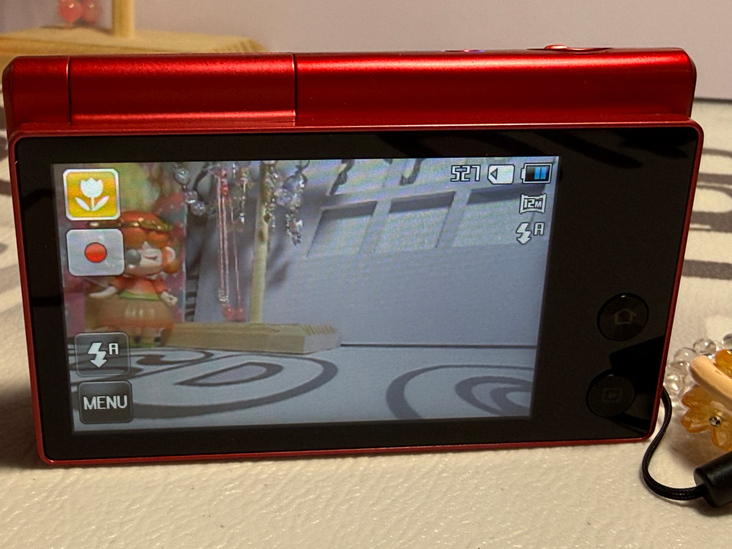 Samsung MV800 Flip-out 5x Zoom 16 Megapixels Touch English