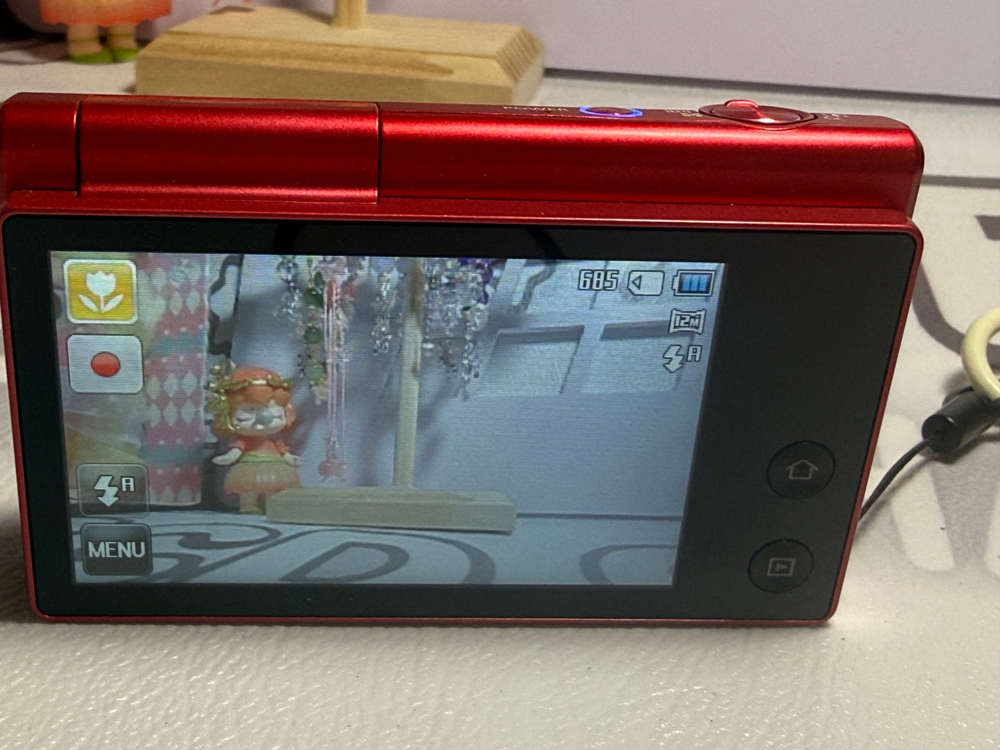Samsung MV800 Flip-out 5x Zoom 16 Megapixels Touch English