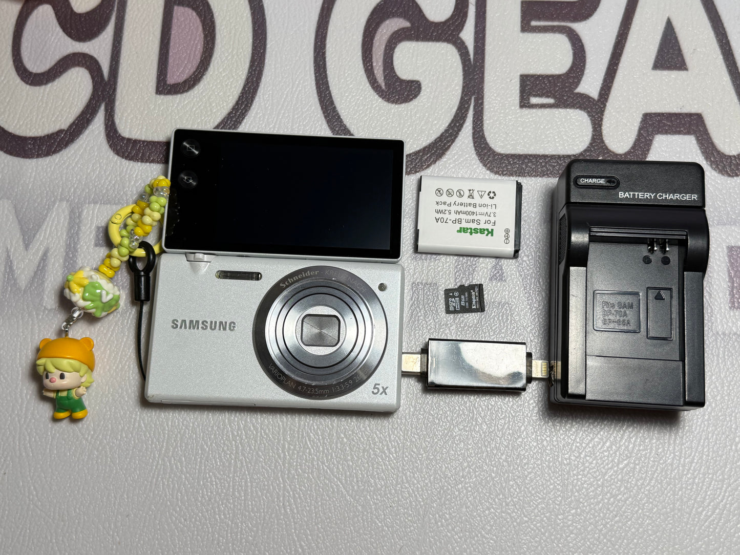 Samsung MV800 Flip-out 5x Zoom 16 Megapixels Touch English