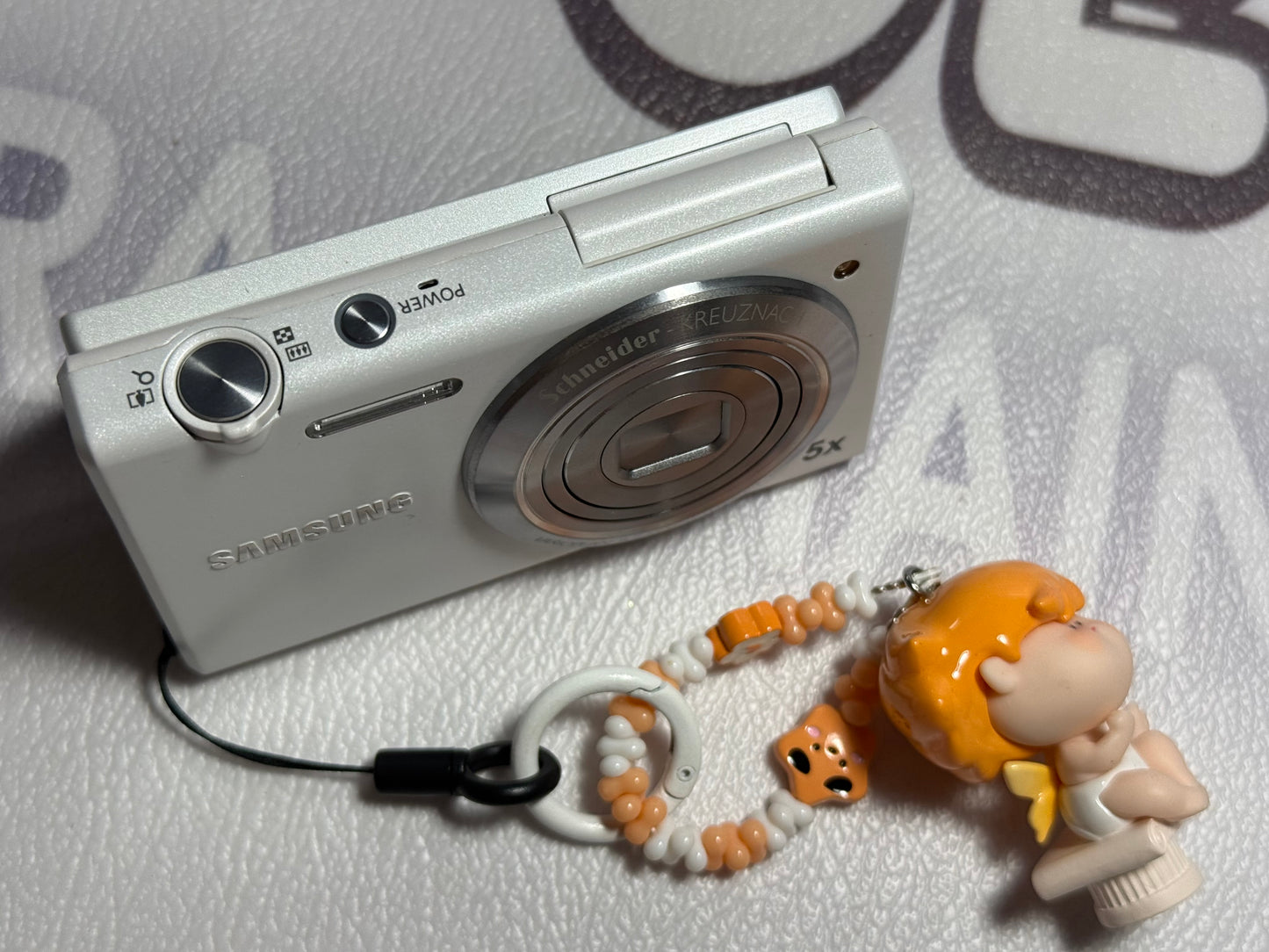 Samsung MV800 Flip-out 5x Zoom 16 Megapixels Touch English