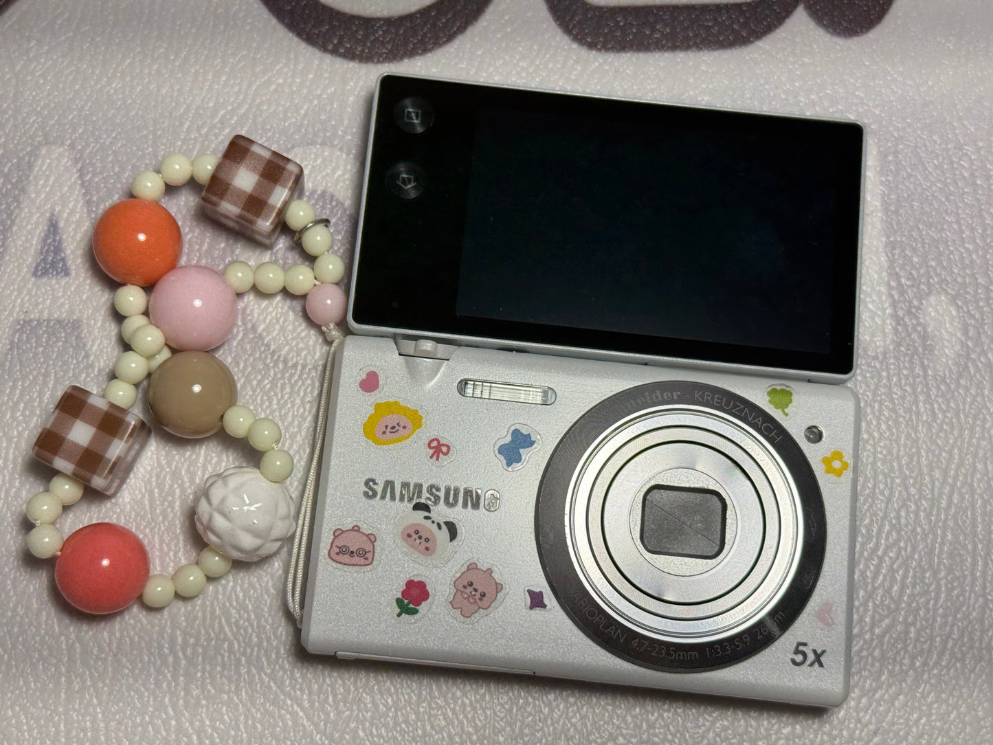 Samsung MV800 Flip-out 5x Zoom 16 Megapixels Touch English